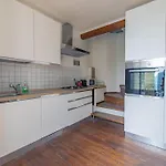 Villa Lake View + Jacuzzi + Garden+ Gym, Cernobbio チェルノッビオ